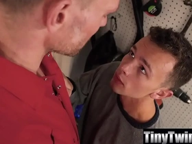 Huge janitor cums in tiny boy little ass - tinytwink