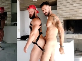 Drilling barebak experience to bear twink's muscular ass - with alex barcelona